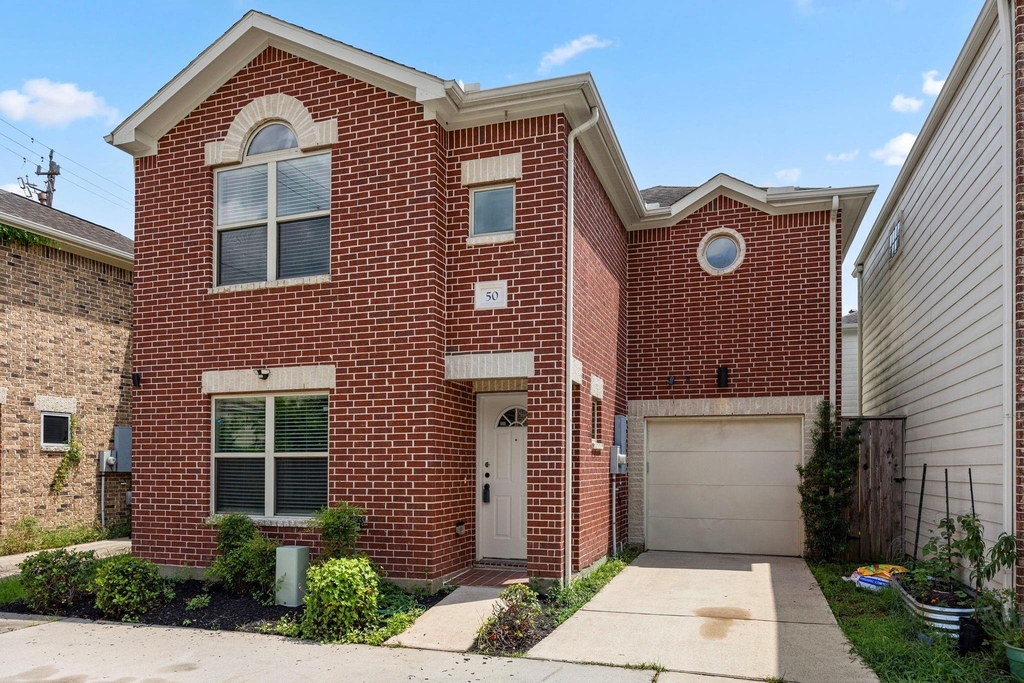 5951 South Loop E - Photo 1