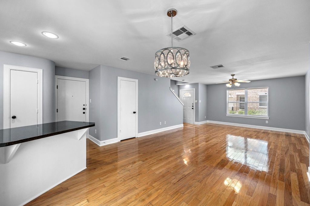 5951 South Loop E - Photo 10