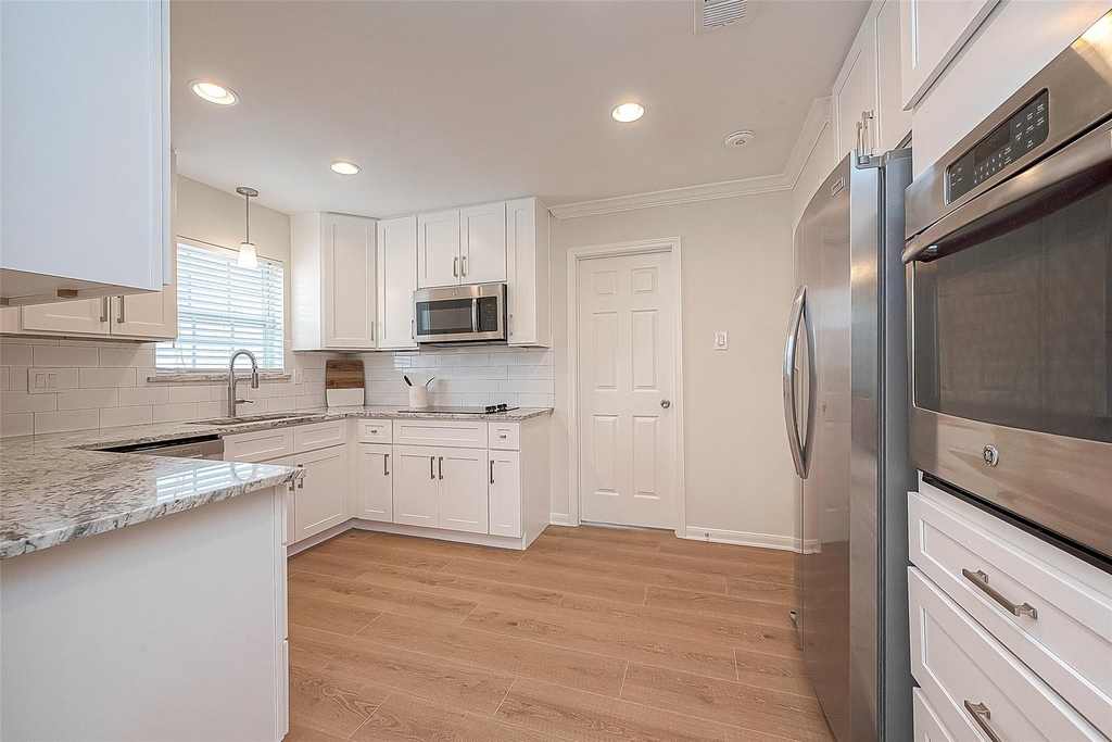 10306 Bob White Drive - Photo 7