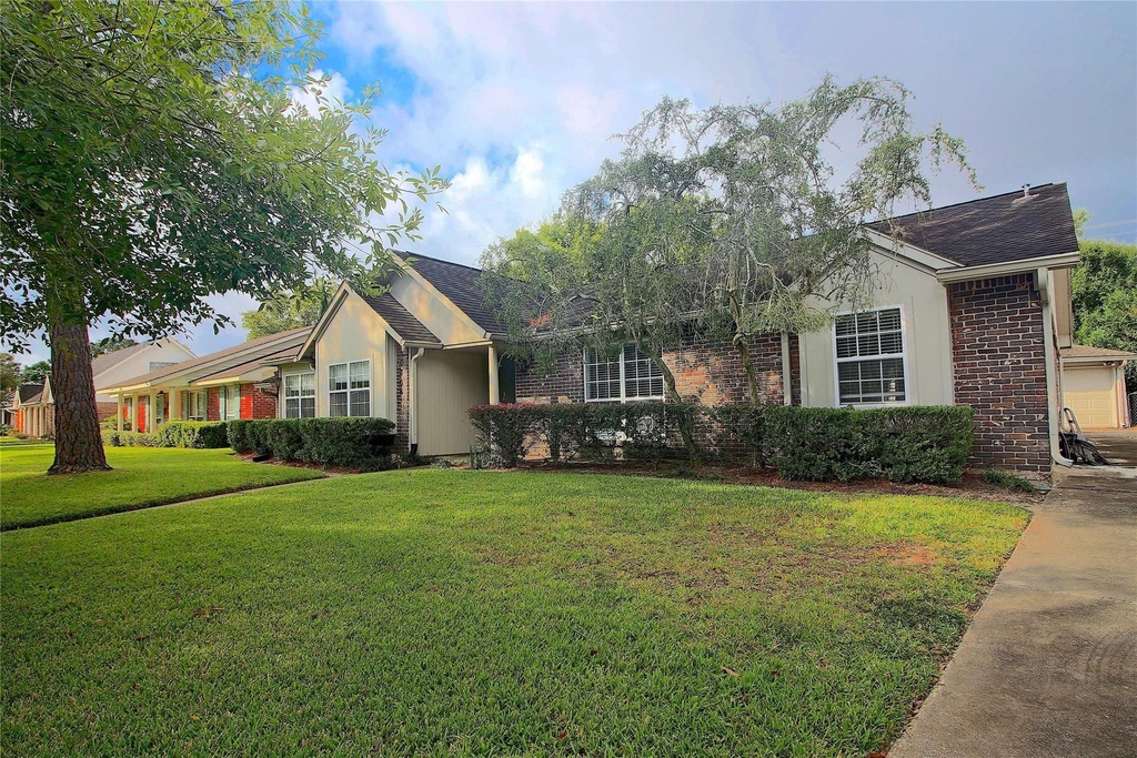 10306 Bob White Drive - Photo 1