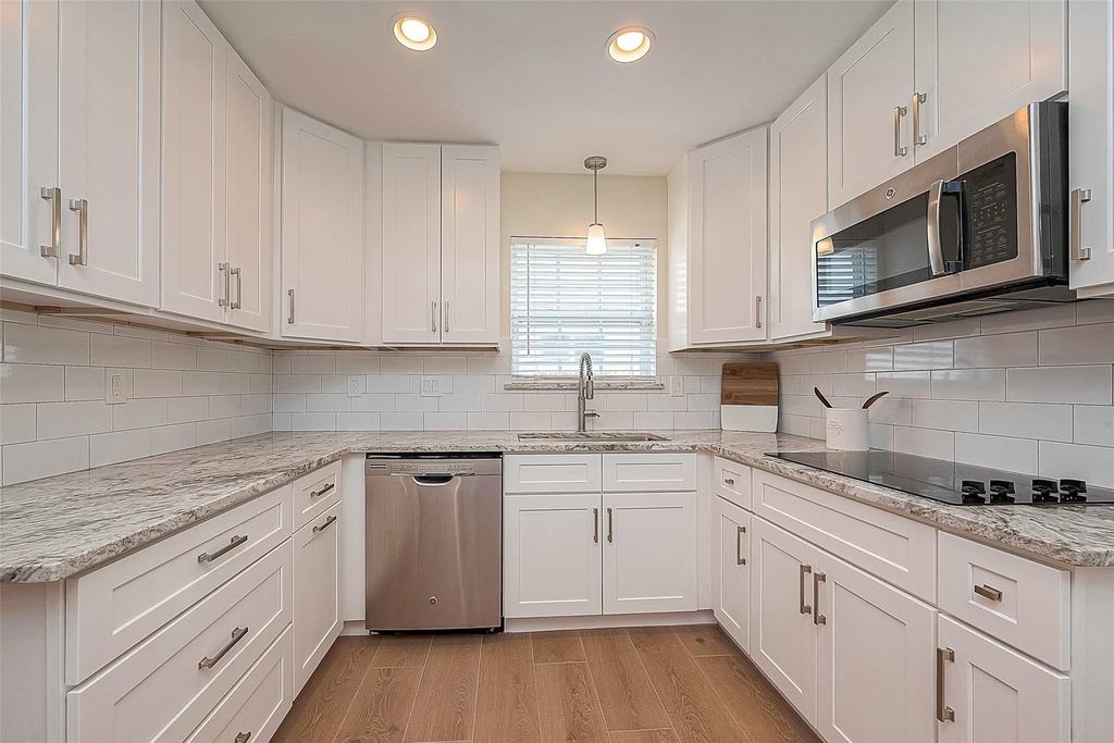 10306 Bob White Drive - Photo 9