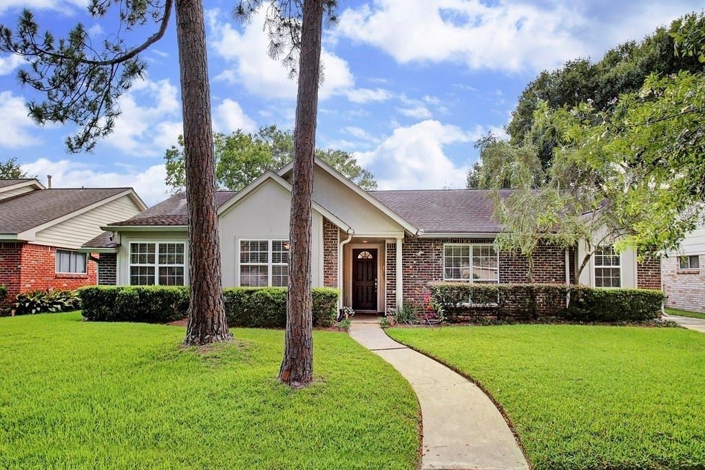 10306 Bob White Drive - Photo 0