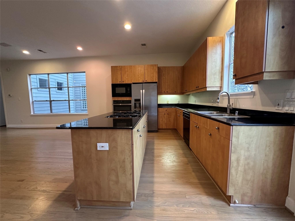 2713 Crawford Street - Photo 11