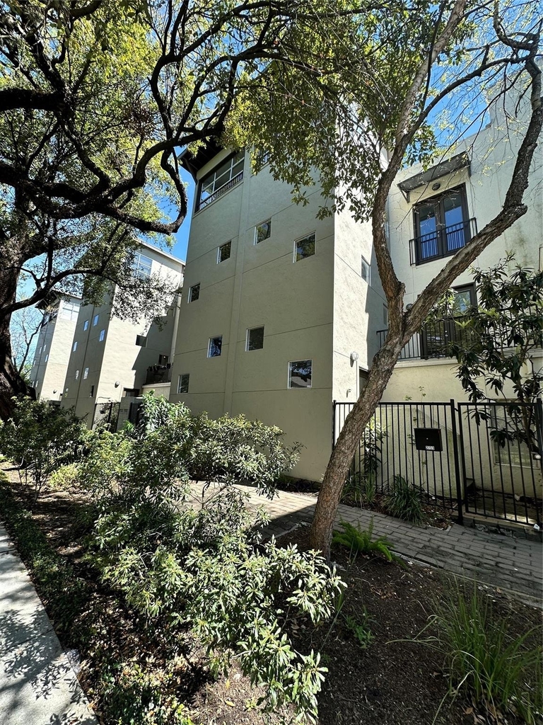 2713 Crawford Street - Photo 0