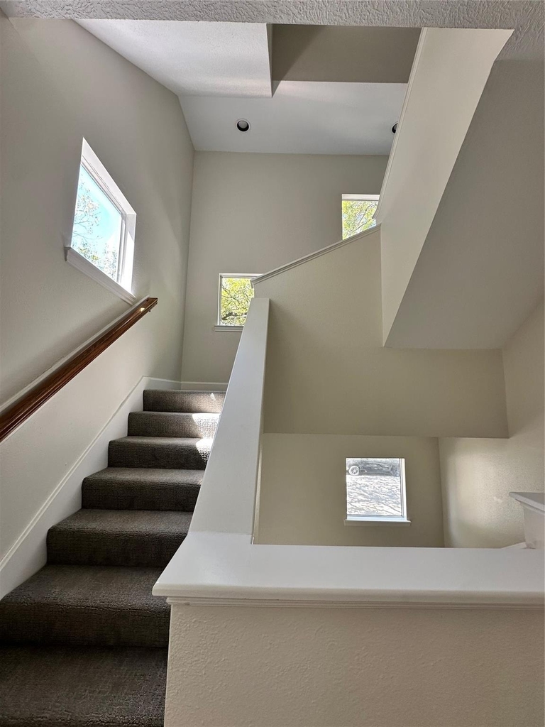 2713 Crawford Street - Photo 3