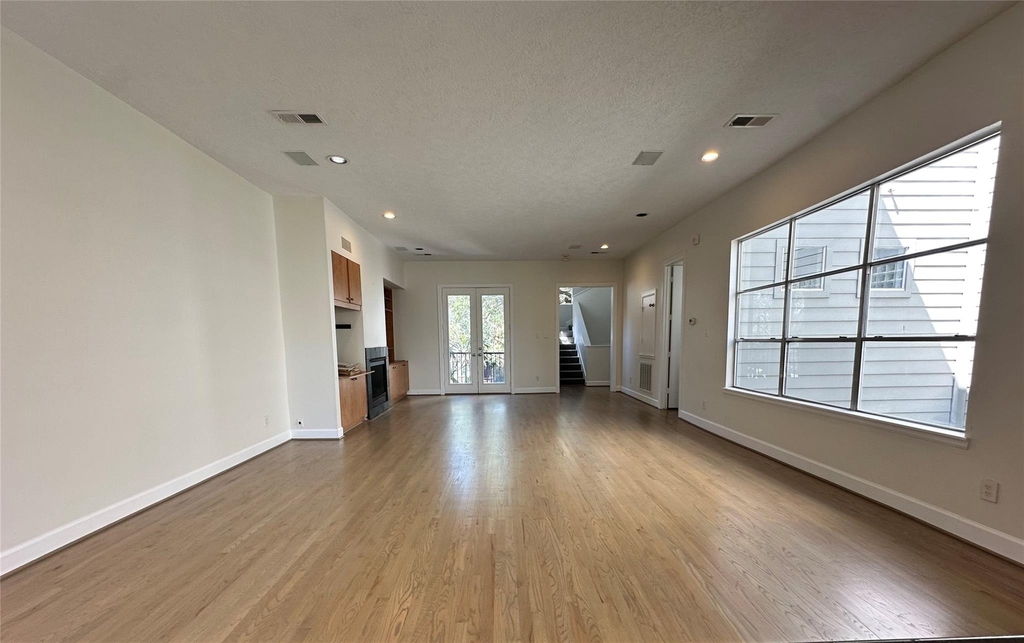 2713 Crawford Street - Photo 1