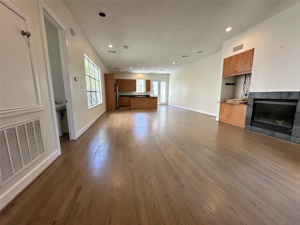 2713 Crawford Street - Photo 4