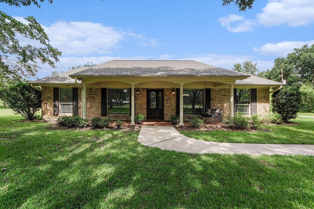 17615 Swansbury Drive - Photo 2