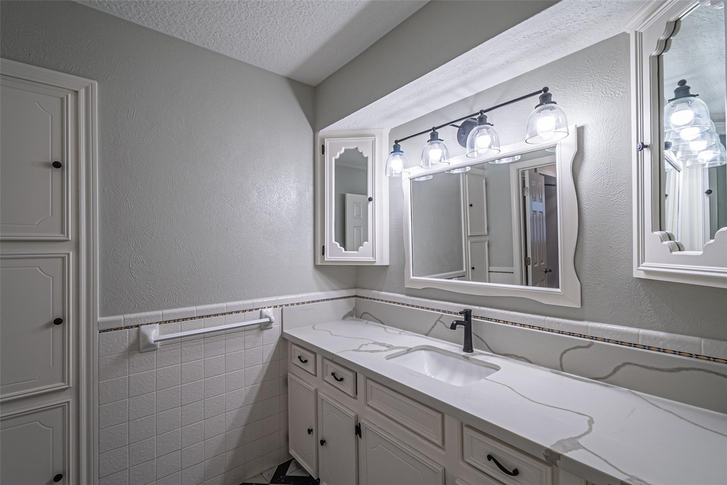 17615 Swansbury Drive - Photo 44