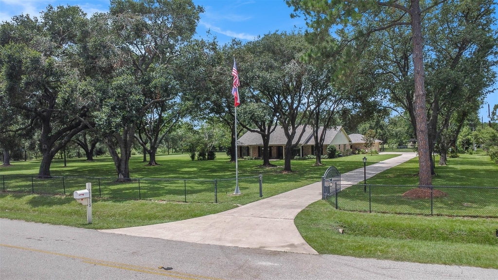 17615 Swansbury Drive - Photo 4