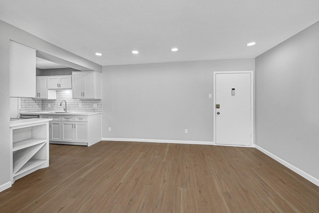7555 Katy Fwy - Photo 4