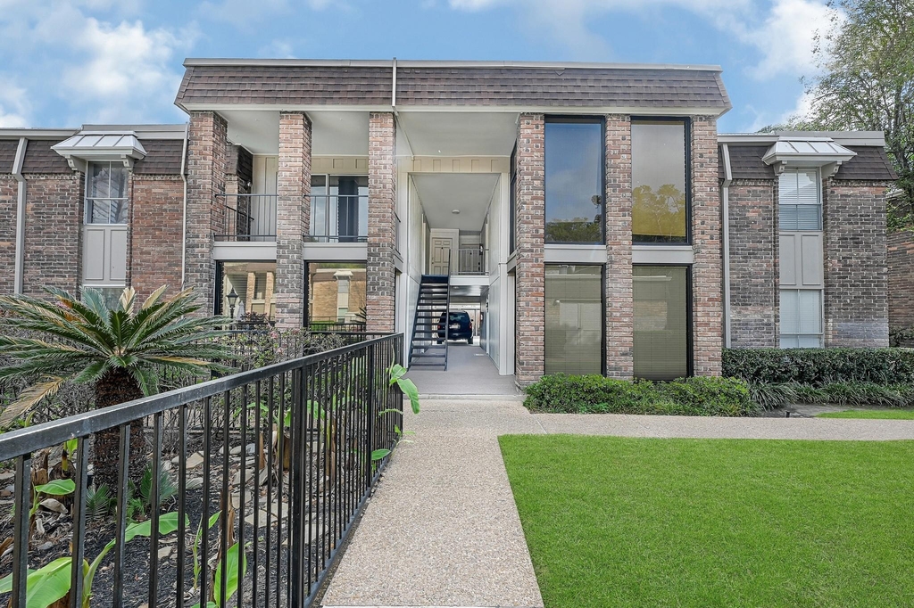 7555 Katy Fwy - Photo 16