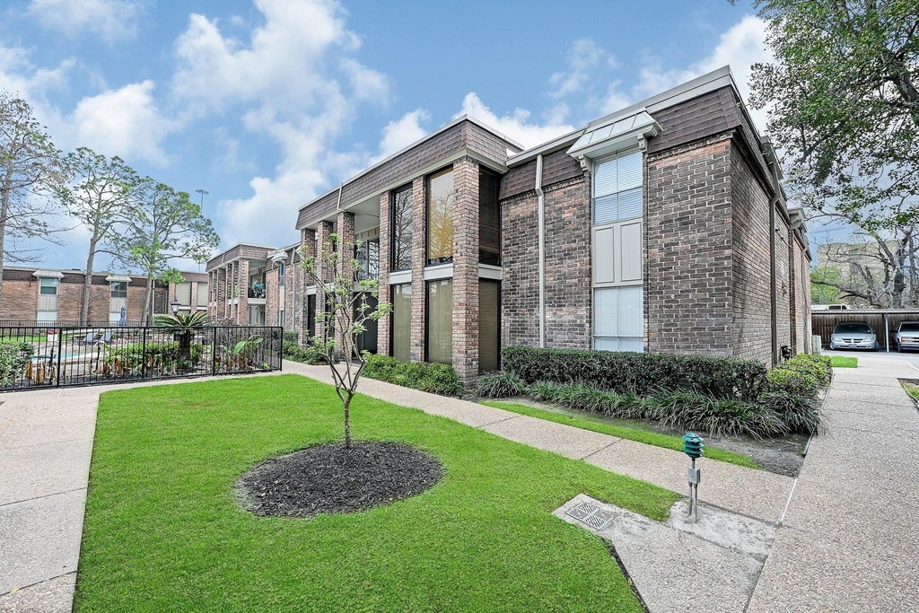 7555 Katy Fwy - Photo 17