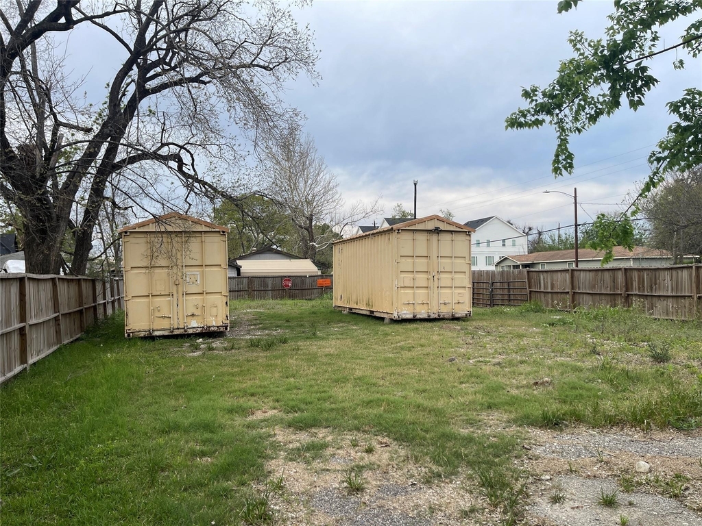 802 Fair Street - Photo 2