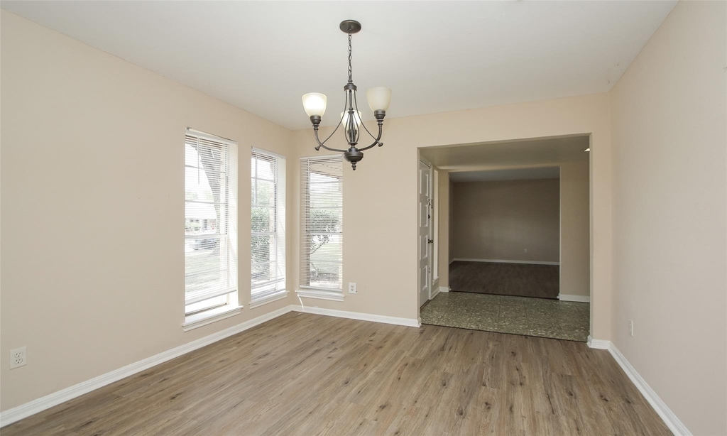 6406 Ashton Street - Photo 4