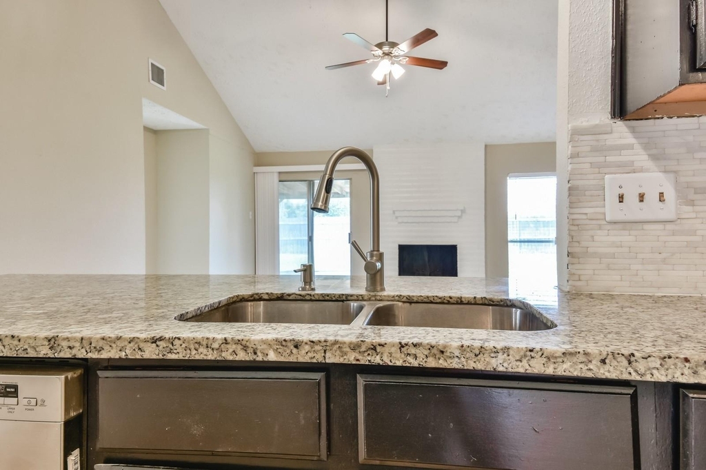 9503 Bent Spur Lane - Photo 10