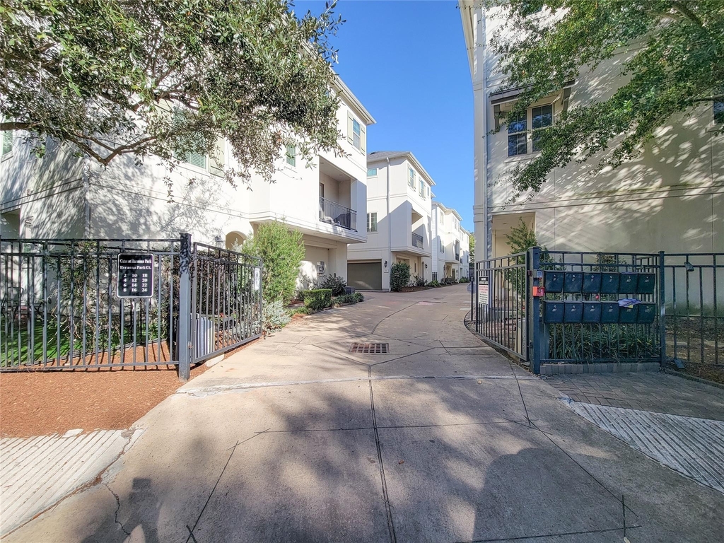 12 Hermann Park Court - Photo 3