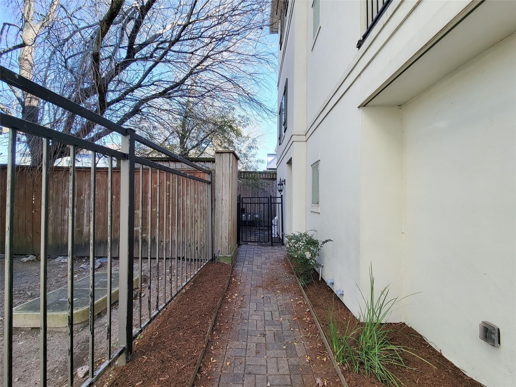 12 Hermann Park Court - Photo 40