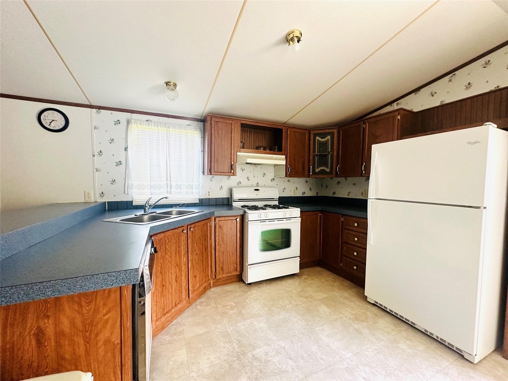 9012 Spruce Street - Photo 4
