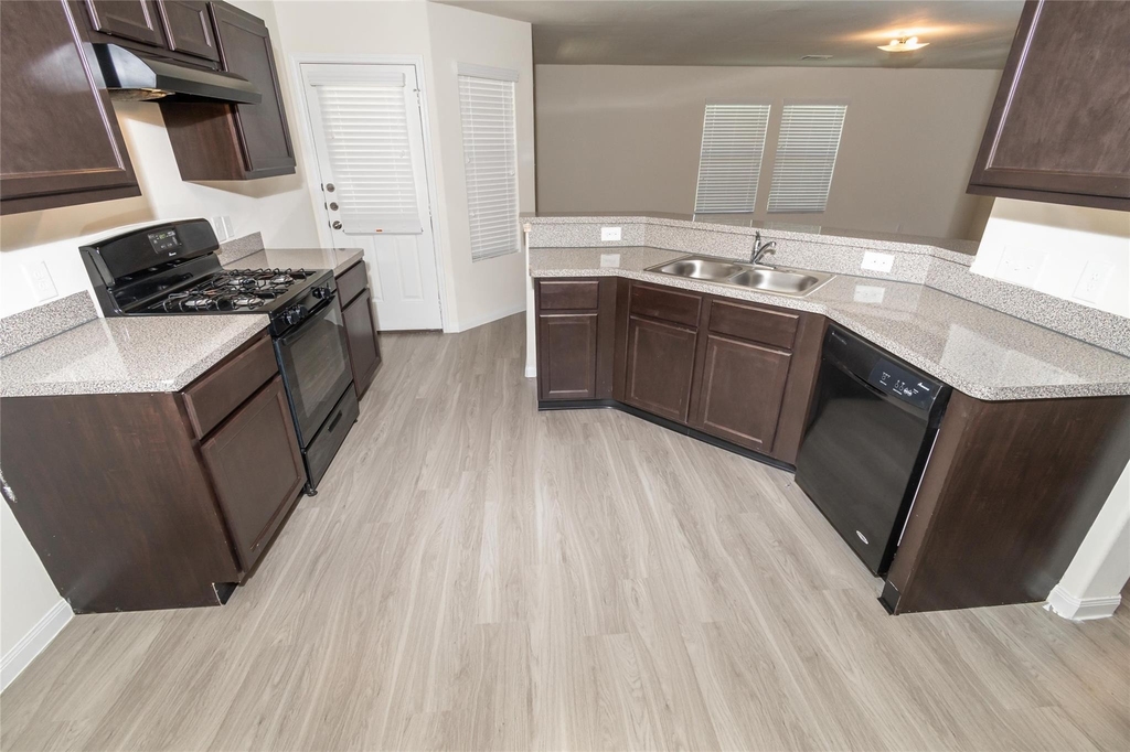 5634 Latta Plantation Drive - Photo 2