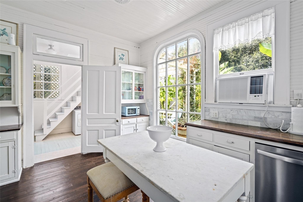 1112 Broadway Street - Photo 13