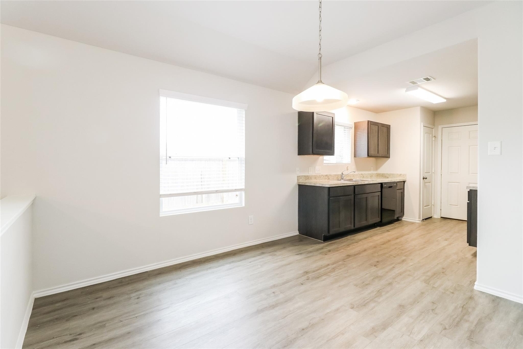 2705 S Lina Court - Photo 4