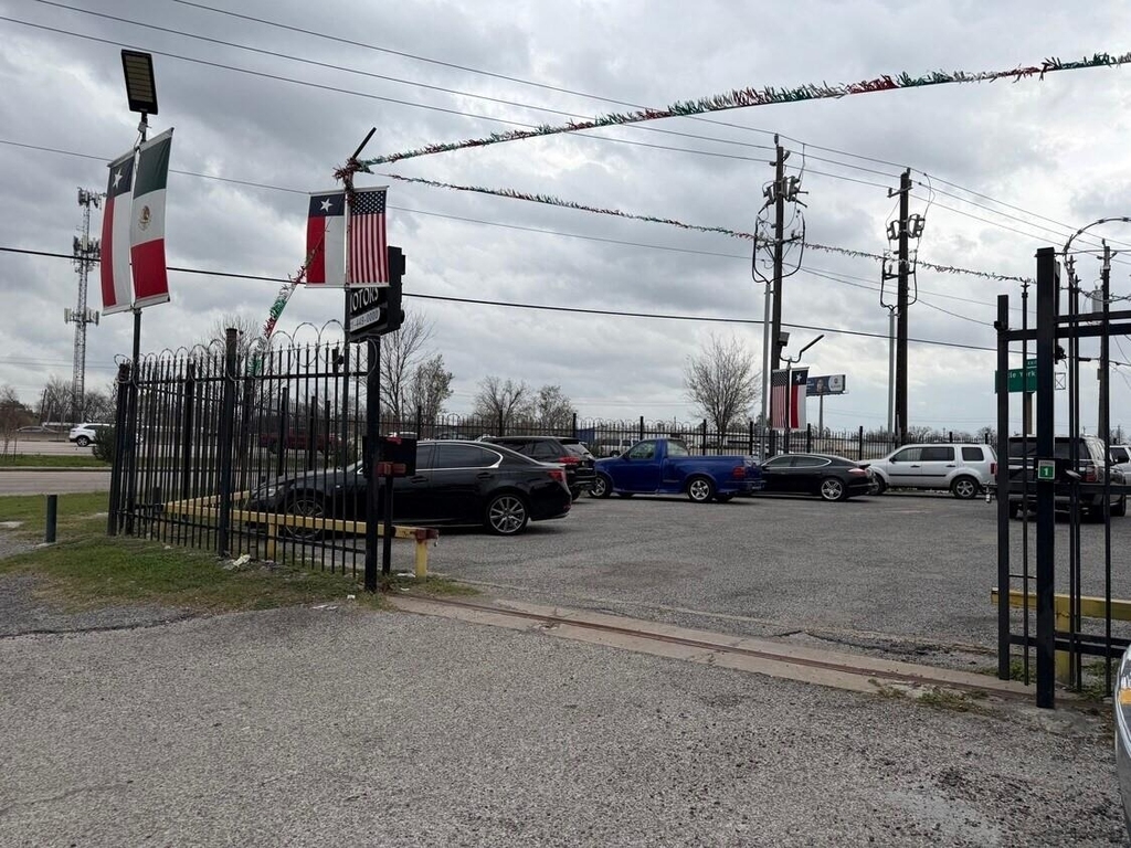 11055 Eastex Freeway - Photo 1