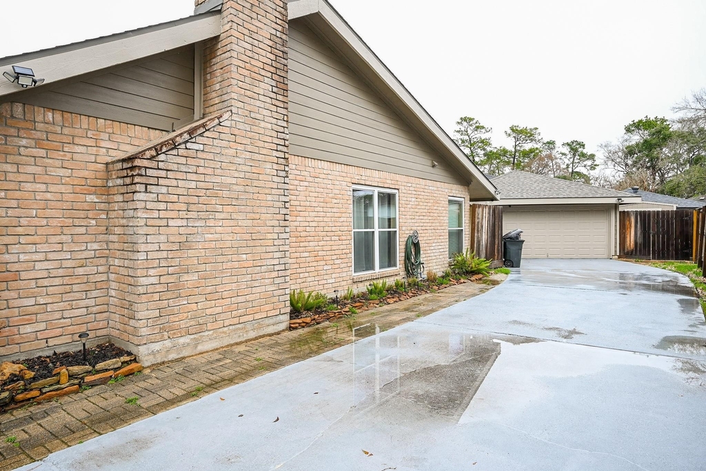 19414 Dianeshire Drive - Photo 2