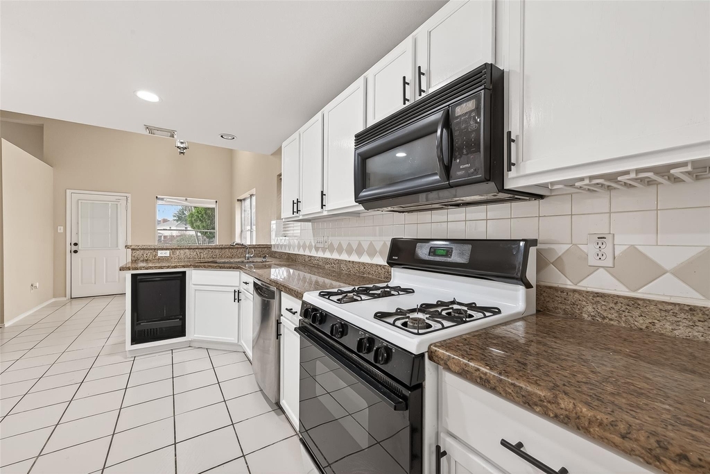 23035 Canal Road - Photo 16