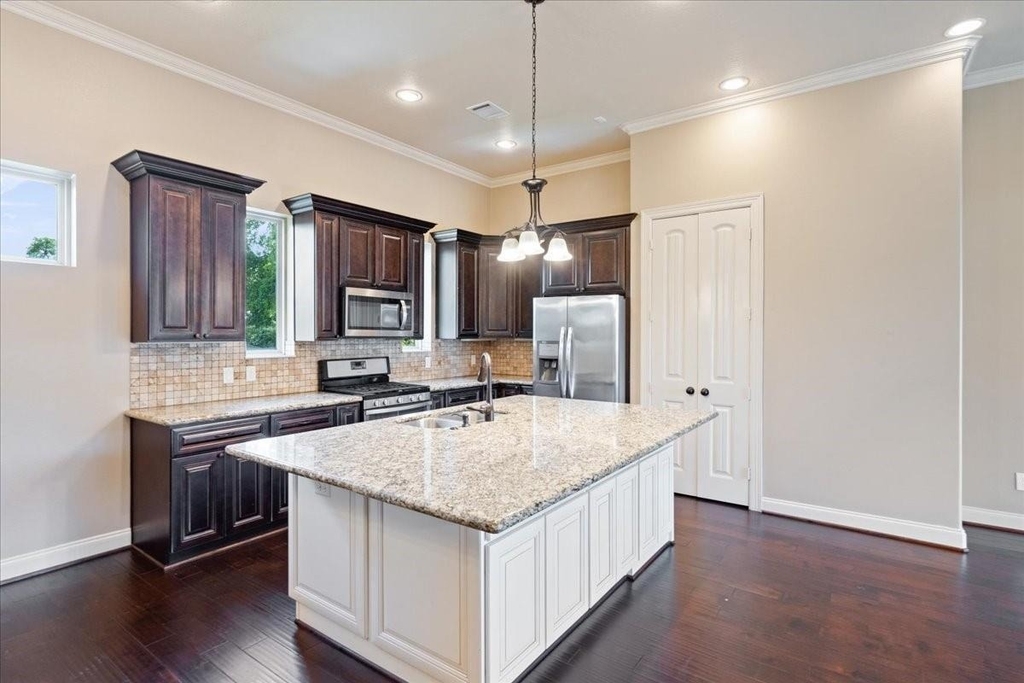 1520 Amundsen Street - Photo 10