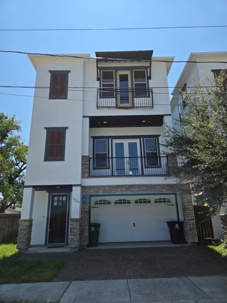 1520 Amundsen Street - Photo 1