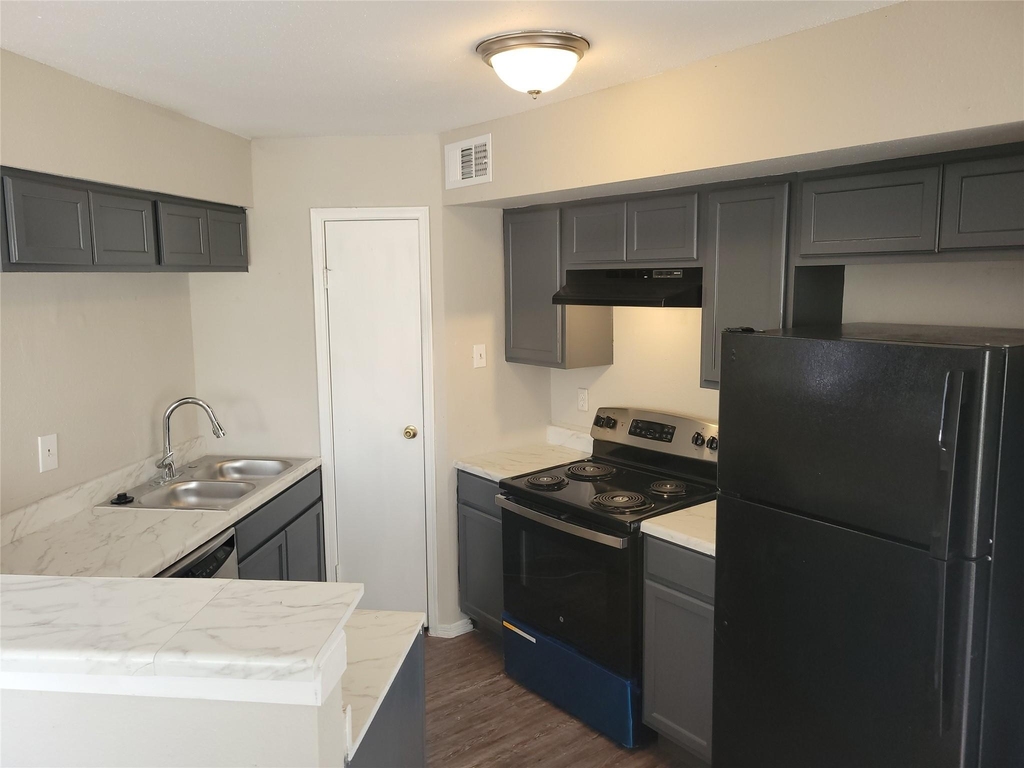 7200 W T C Jester Boulevard - Photo 1