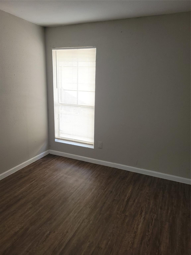 7200 W T C Jester Boulevard - Photo 9