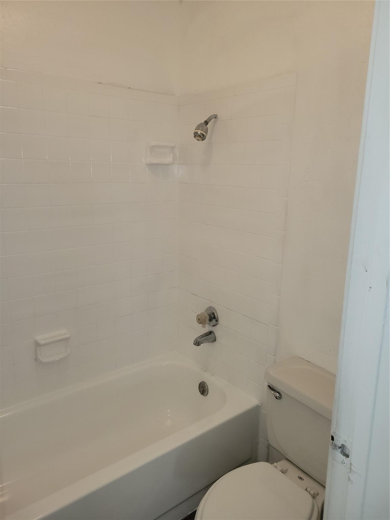 7200 W T C Jester Boulevard - Photo 11