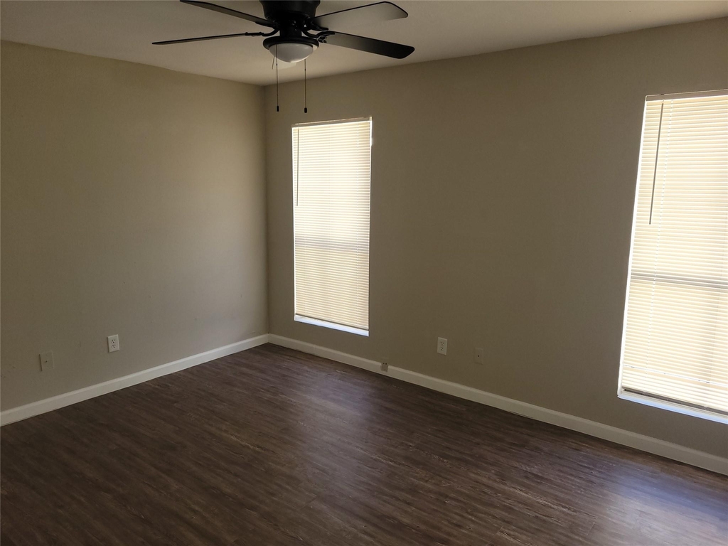 7200 W T C Jester Boulevard - Photo 8