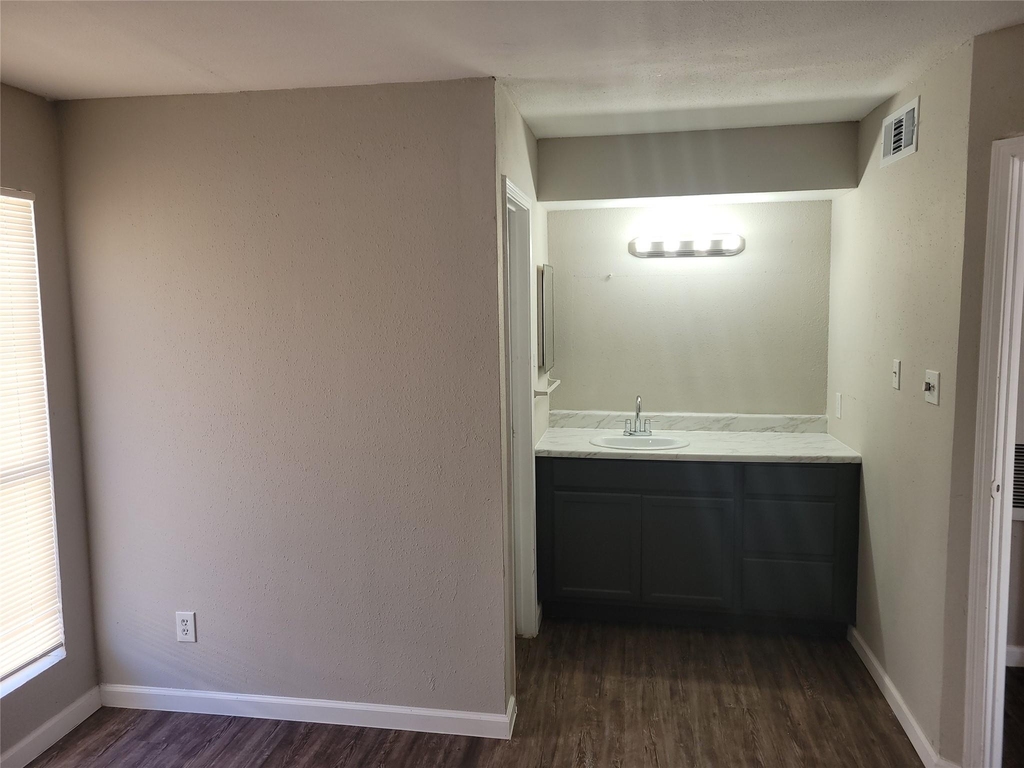 7200 W T C Jester Boulevard - Photo 10