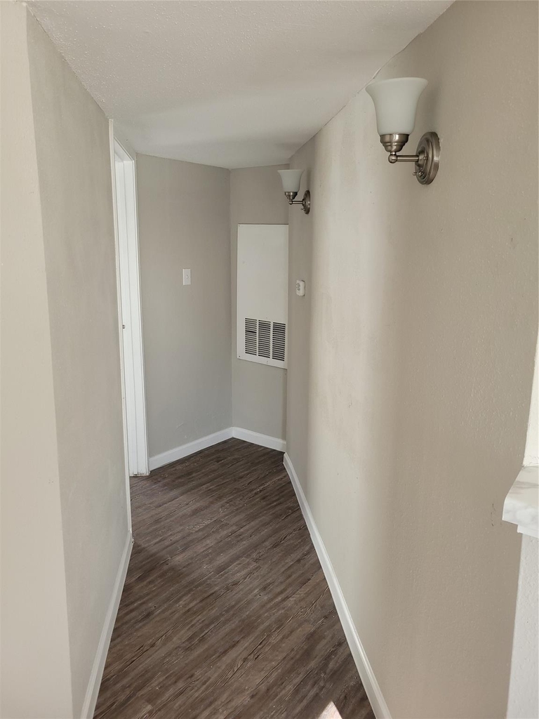 7200 W T C Jester Boulevard - Photo 7