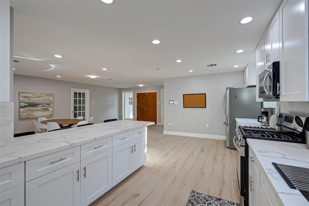 5522 Caversham Drive - Photo 2