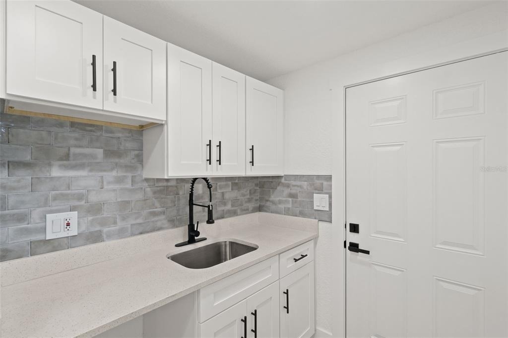 2008 Oakwood Avenue - Photo 2
