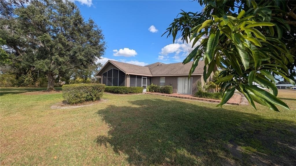 408 Lexington Drive - Photo 2