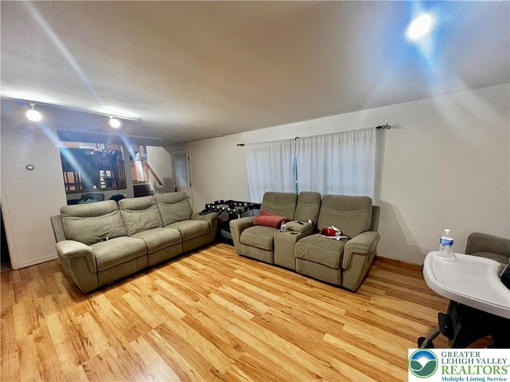 1160 Brentwood Avenue - Photo 3