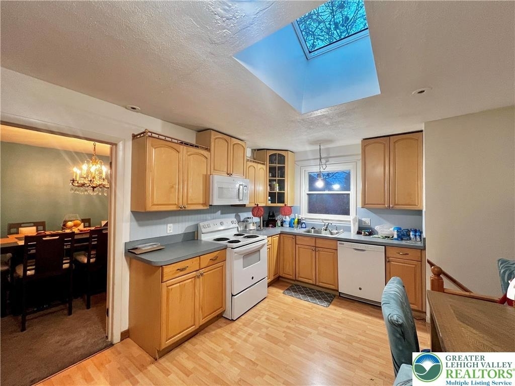 1160 Brentwood Avenue - Photo 1
