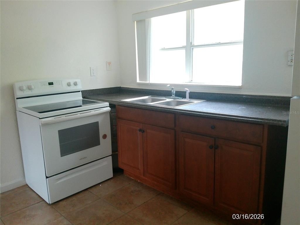 808 S Central Avenue S - Photo 1