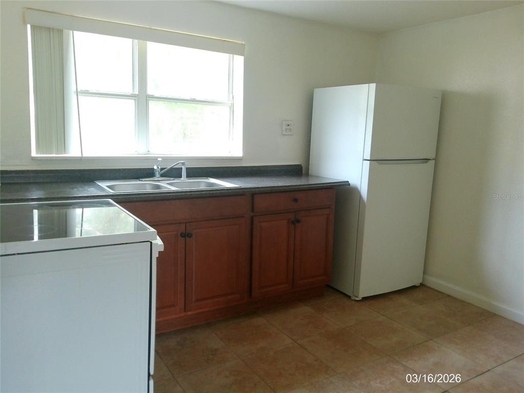 808 S Central Avenue S - Photo 2