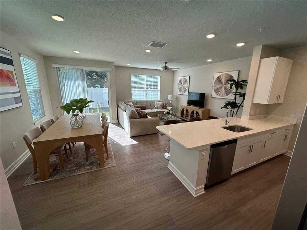 1129 E Caroline Street - Photo 2