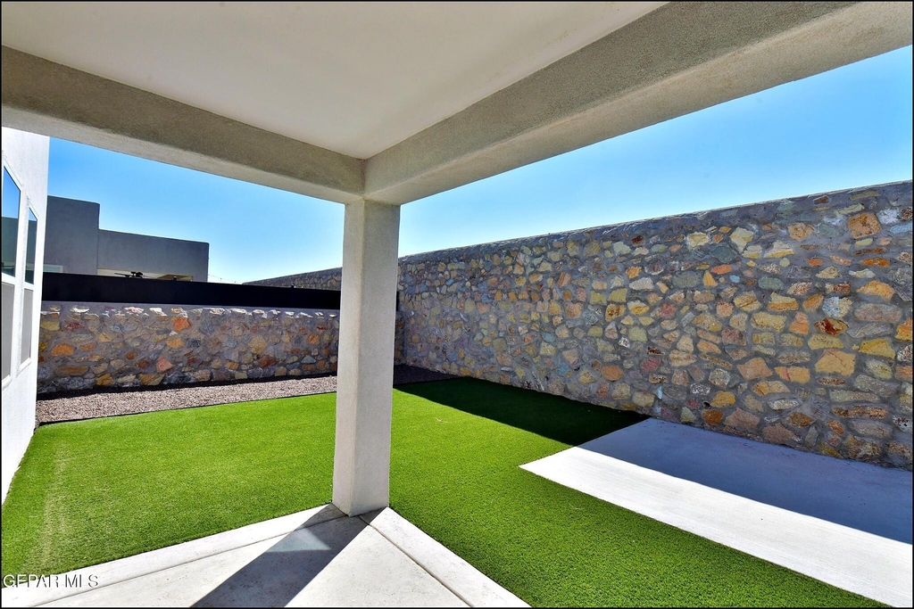 13146 Cleethorpes Street - Photo 39