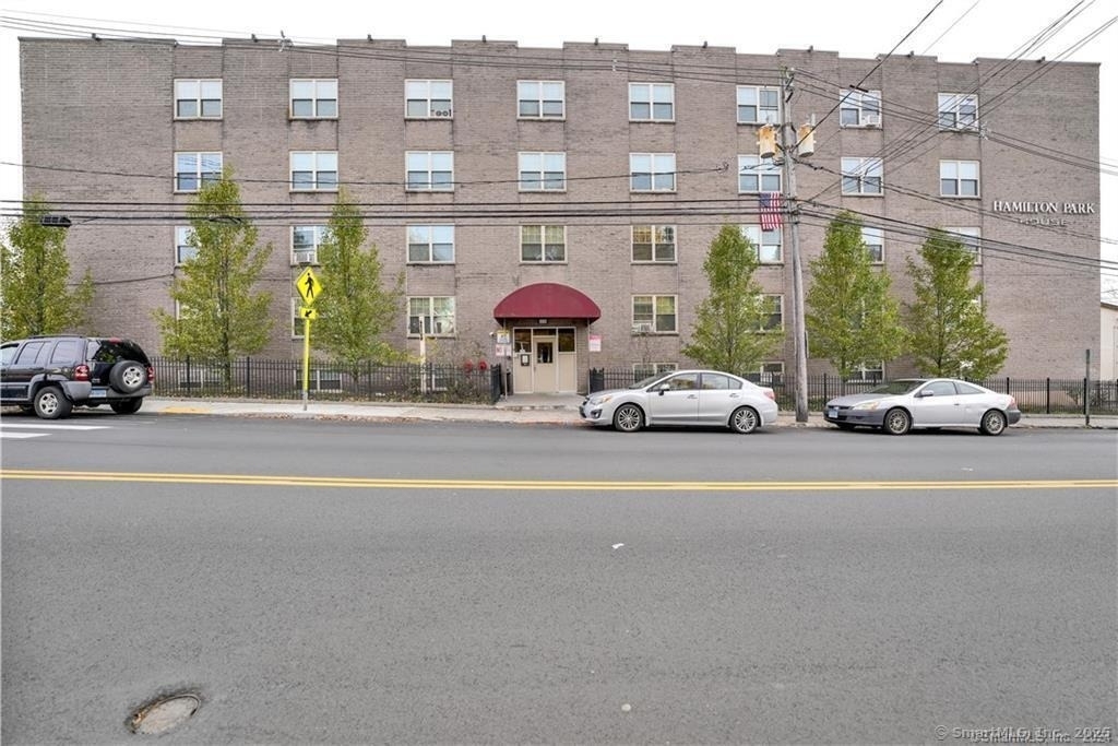 1660 Main Street - Photo 0