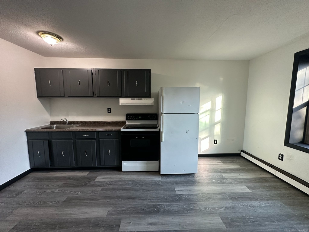 1660 Main Street - Photo 11