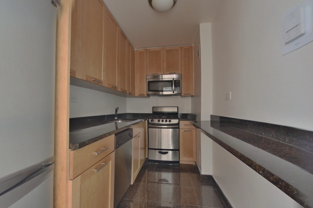 4th Avenue - Photo 1