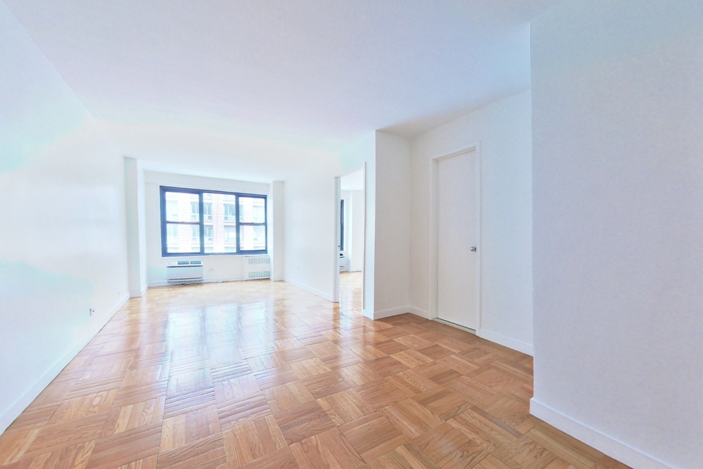 4th Avenue - Photo 2